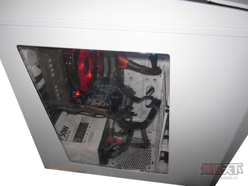 ��ɫ������� ǰ��������ơ��� NZXT ��ӰPhantom 240�����������[ԭ��]