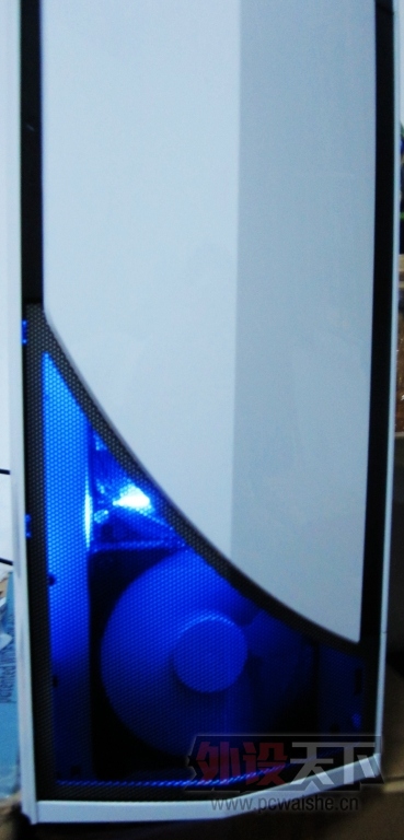��ɫ������� ǰ��������ơ��� NZXT ��ӰPhantom 240�����������[ԭ��]