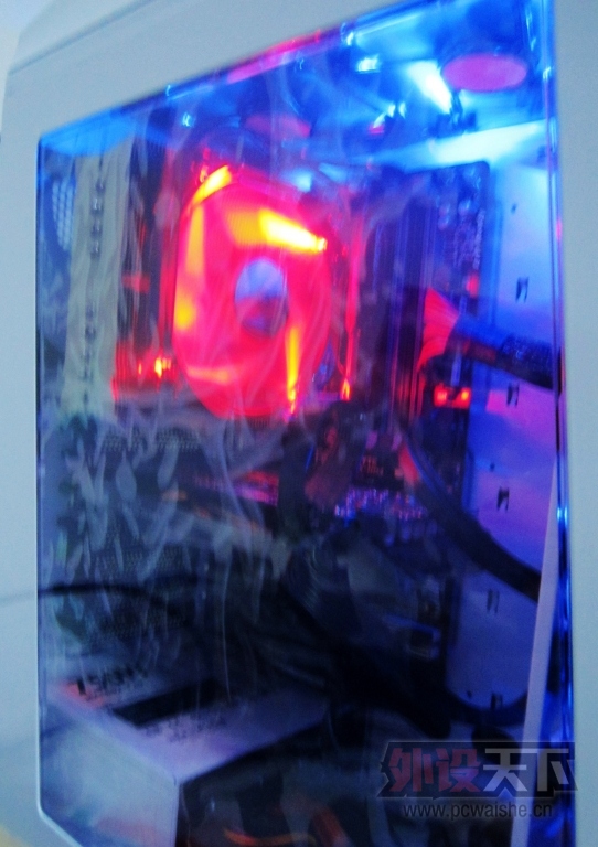 ��ɫ������� ǰ��������ơ��� NZXT ��ӰPhantom 240�����������[ԭ��]