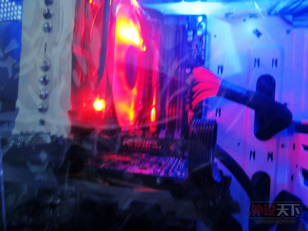 ��ɫ������� ǰ��������ơ��� NZXT ��ӰPhantom 240�����������[ԭ��]