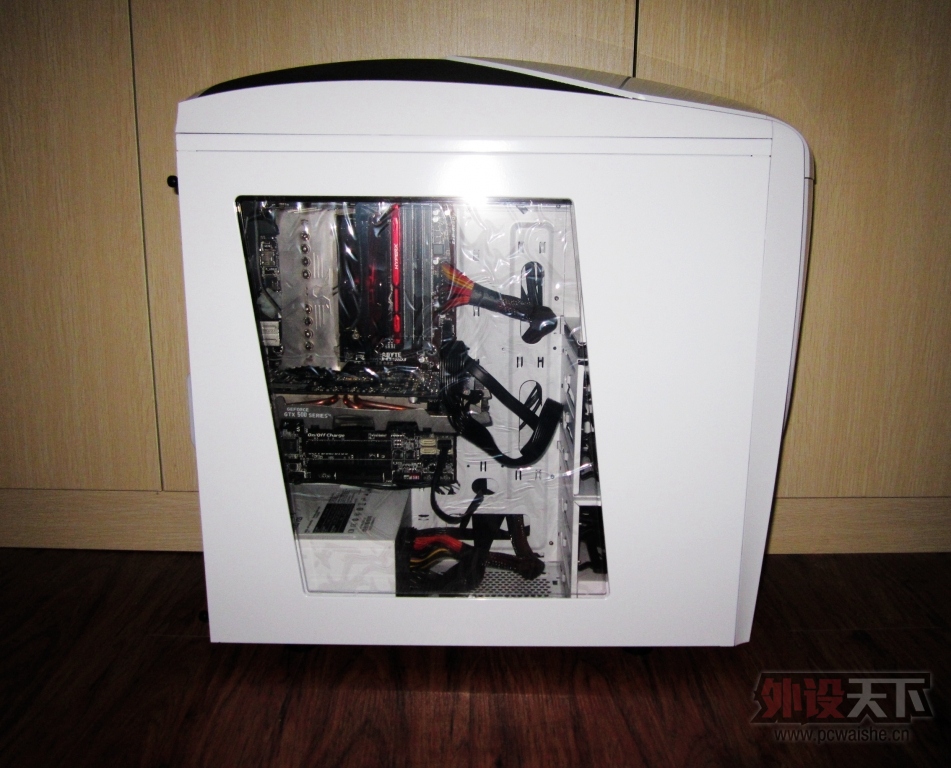 ��ɫ������� ǰ��������ơ��� NZXT ��ӰPhantom 240�����������[ԭ��]