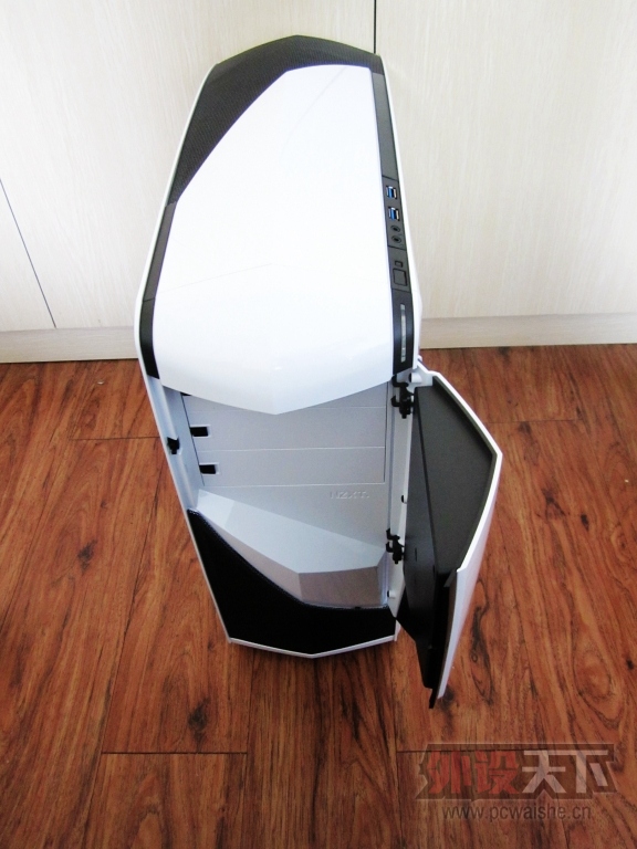 ��ɫ������� ǰ��������ơ��� NZXT ��ӰPhantom 240�����������[ԭ��]