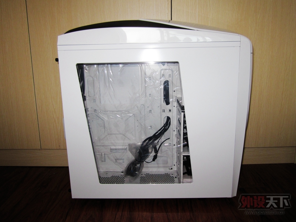 ��ɫ������� ǰ��������ơ��� NZXT ��ӰPhantom 240�����������[ԭ��]