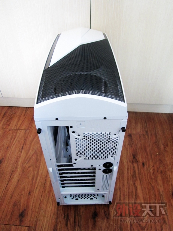 ��ɫ������� ǰ��������ơ��� NZXT ��ӰPhantom 240�����������[ԭ��]