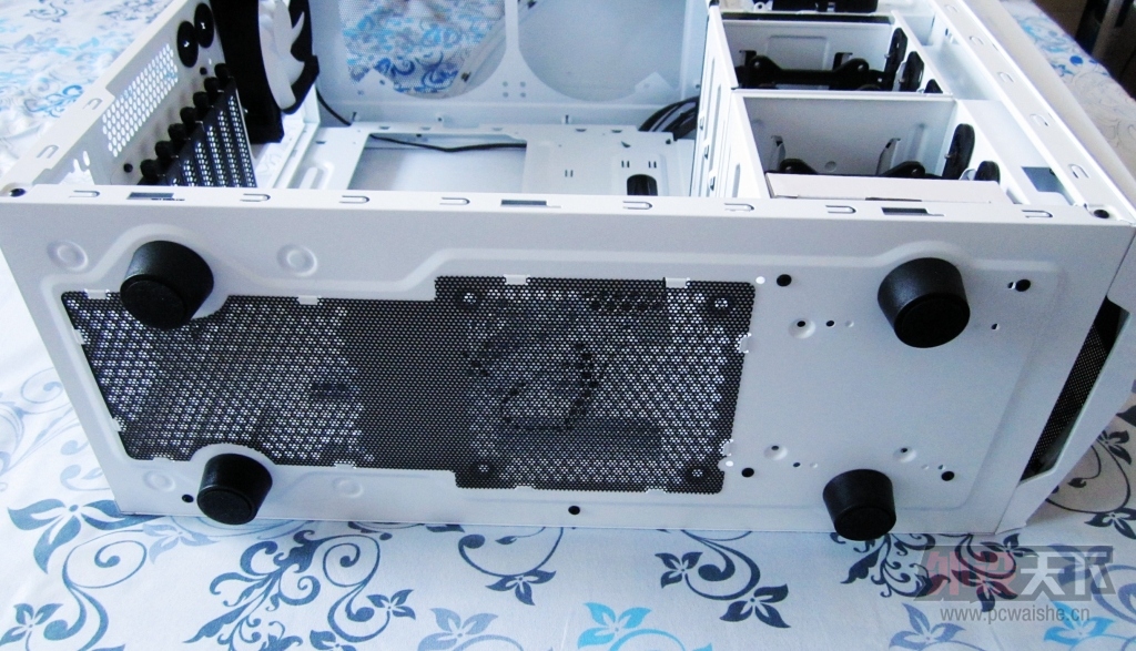��ɫ������� ǰ��������ơ��� NZXT ��ӰPhantom 240�����������[ԭ��]