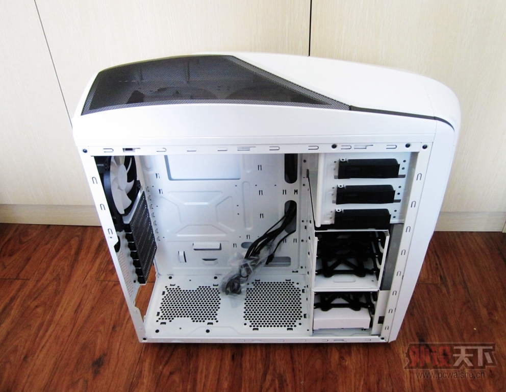 ��ɫ������� ǰ��������ơ��� NZXT ��ӰPhantom 240�����������[ԭ��]