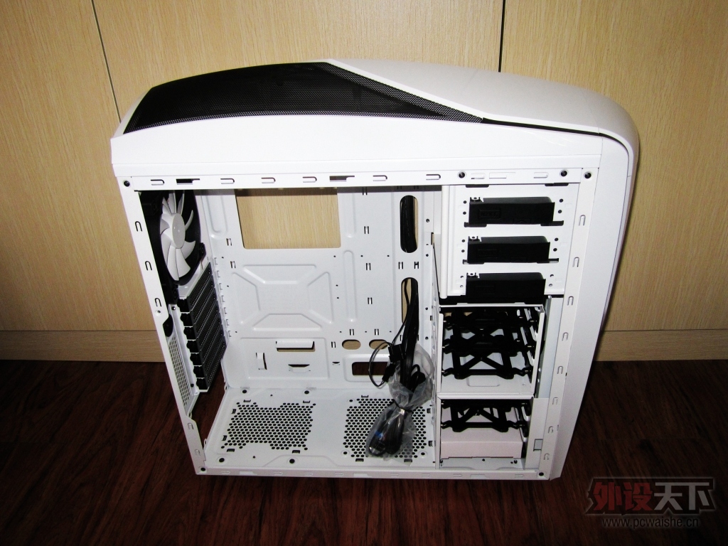��ɫ������� ǰ��������ơ��� NZXT ��ӰPhantom 240�����������[ԭ��]