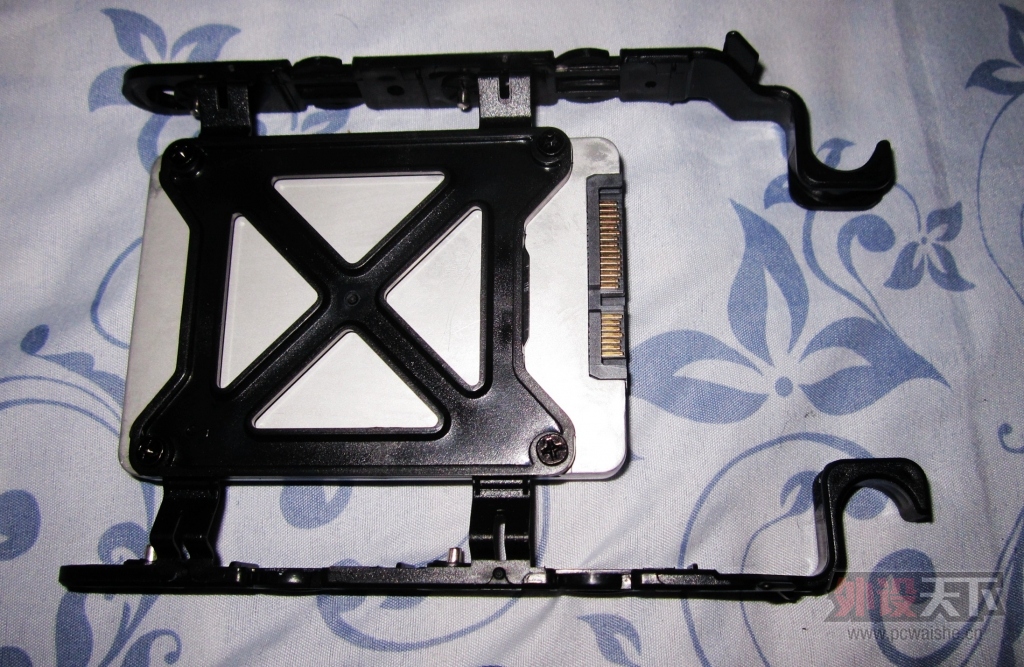 ��ɫ������� ǰ��������ơ��� NZXT ��ӰPhantom 240�����������[ԭ��]