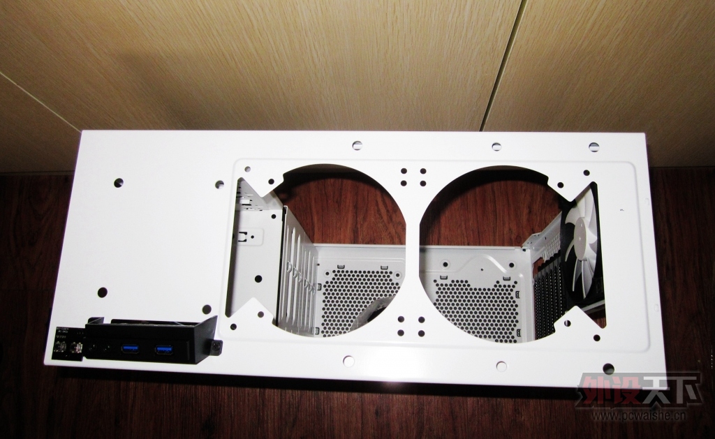 ��ɫ������� ǰ��������ơ��� NZXT ��ӰPhantom 240�����������[ԭ��]