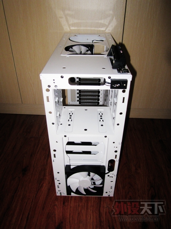 ��ɫ������� ǰ��������ơ��� NZXT ��ӰPhantom 240�����������[ԭ��]
