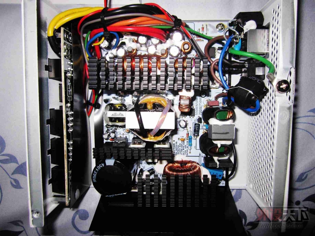 NZXT ɫԴHALE 82 750 V2SƷ֮ۼڲ[ԭ]