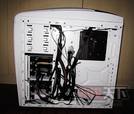 ɫ750WԴNZXT HALE 82 V2S֮װOCCT[ԭ]