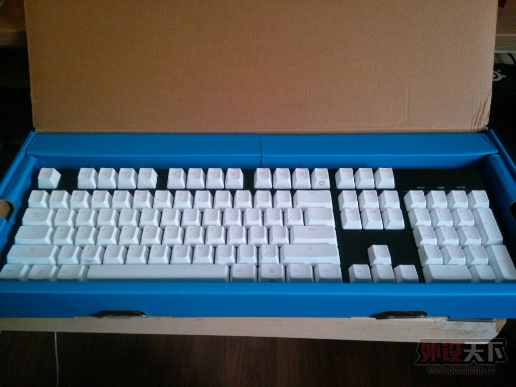 �����ݡ�  IKBC-F104��ɫ�׵ƺ��ᣬ����XTԭװ��ñ�ȣ�����