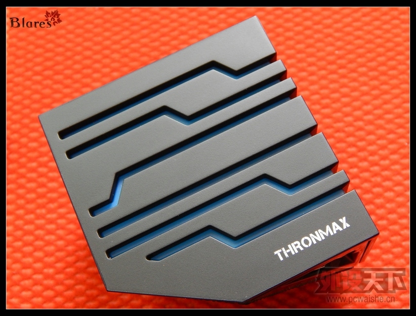 ͽ THRONMAX Spirit S700 USB