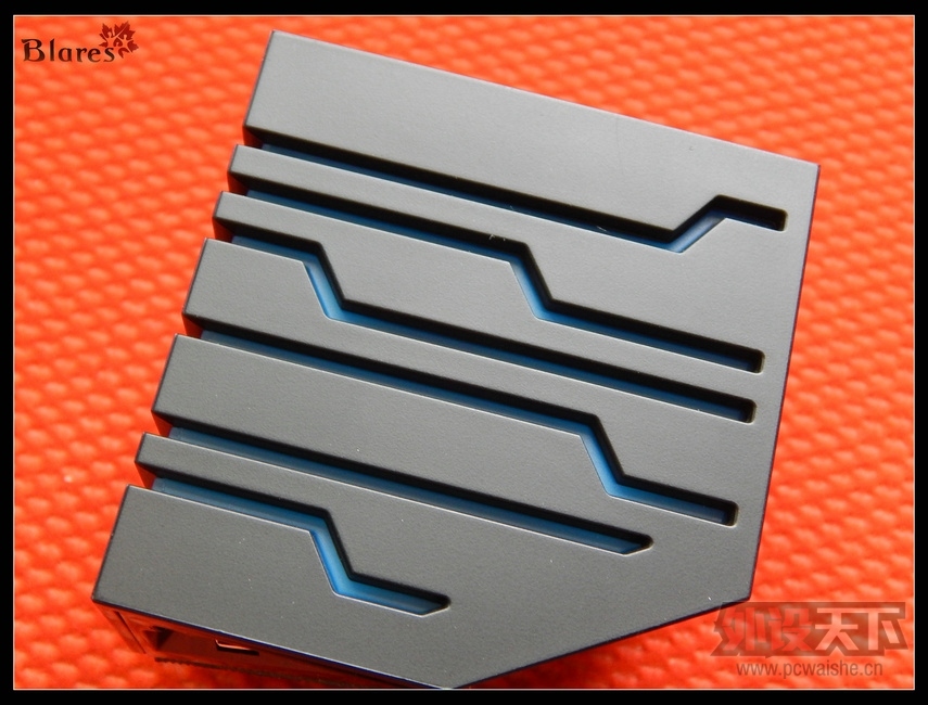 ͽ THRONMAX Spirit S700 USB