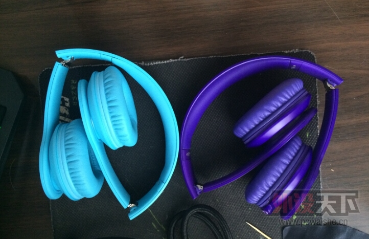 �����ա������ú�Ů�����õ�Beats SOLO HD 2013��ɫ������ɫ