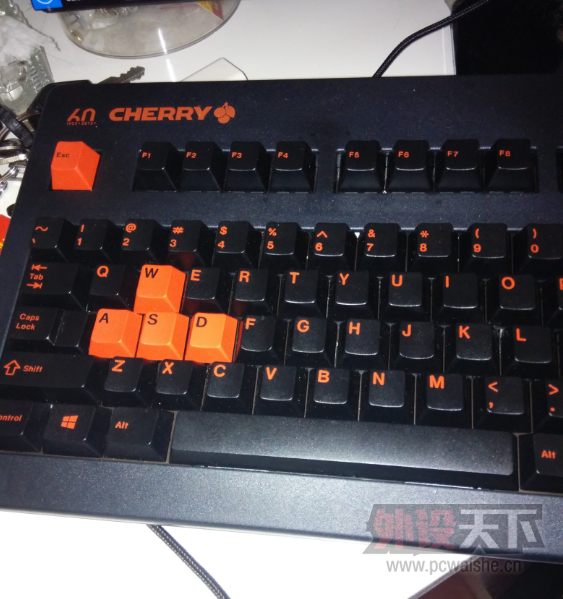 ������������ӣ�Һ�ɫ3060+�������ǰ�ɫV2������