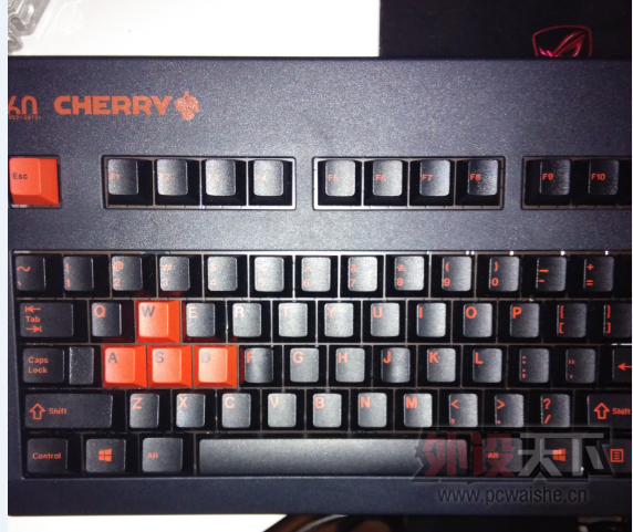 ������������ӣ�Һ�ɫ3060+�������ǰ�ɫV2������