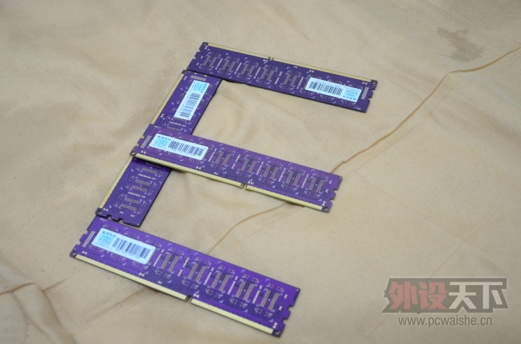 �����ݡ�����1333 2G�ڴ� �߲ʺ�����  AMDX4 641 ����