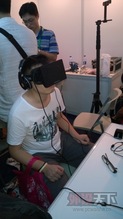 [��ƪ]���ߡ������С��˾��ChinaJoy Day2��Ů�񣬸��¸��ร����Ӳ��չʾ�գ���