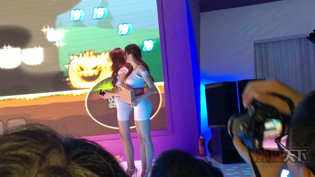 [��ƪ]���ߡ������С��˾��ChinaJoy Day2��Ů�񣬸��¸��ร����Ӳ��չʾ�գ���