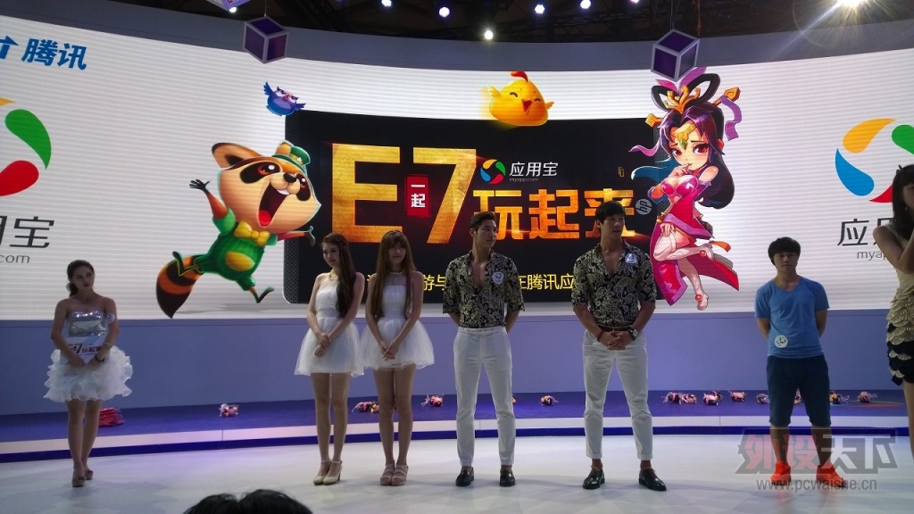 [��ƪ]���ߡ������С��˾��ChinaJoy Day2��Ů�񣬸��¸��ร����Ӳ��չʾ�գ���
