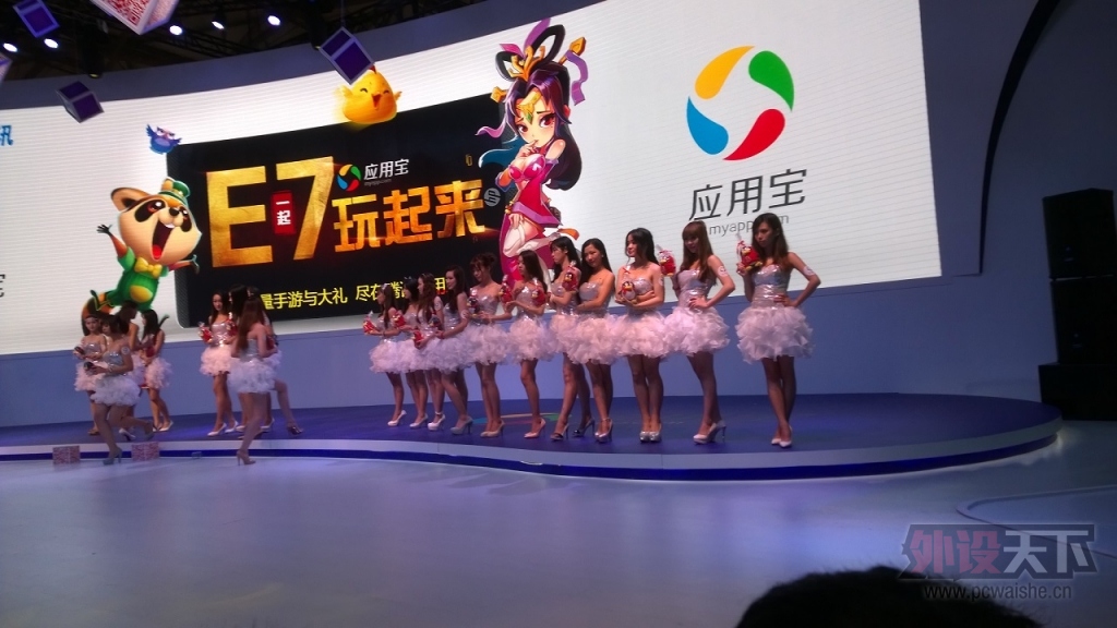 [��ƪ]���ߡ������С��˾��ChinaJoy Day2��Ů�񣬸��¸��ร����Ӳ��չʾ�գ���