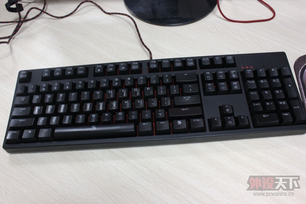 [20P]�����ϰ��е���̺���Ϸ����Ѿã��������¡�͵�������飬�������ᱻ���ɣ�