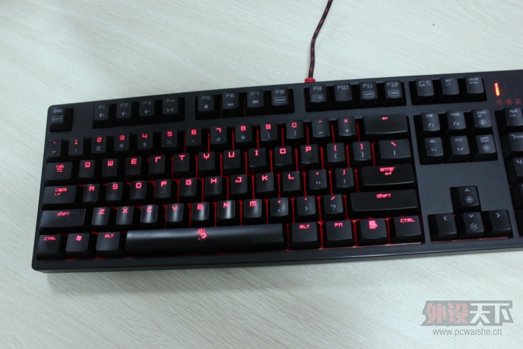 [20P]�����ϰ��е���̺���Ϸ����Ѿã��������¡�͵�������飬�������ᱻ���ɣ�