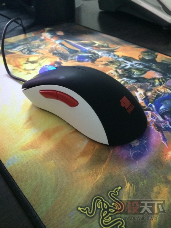 ��̨�ݡ� ���ѳ����ո����ֵĵ�׿��EC2 EVO�ڰ�ɫ 9.5�� ����