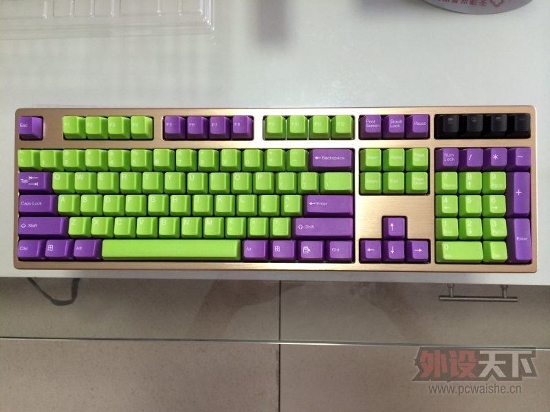 ���ӱ���QPAD FX-36 ս��4 85���� / ̫����ñ 105�� EVA��ɫ ��3000��Сд 140����