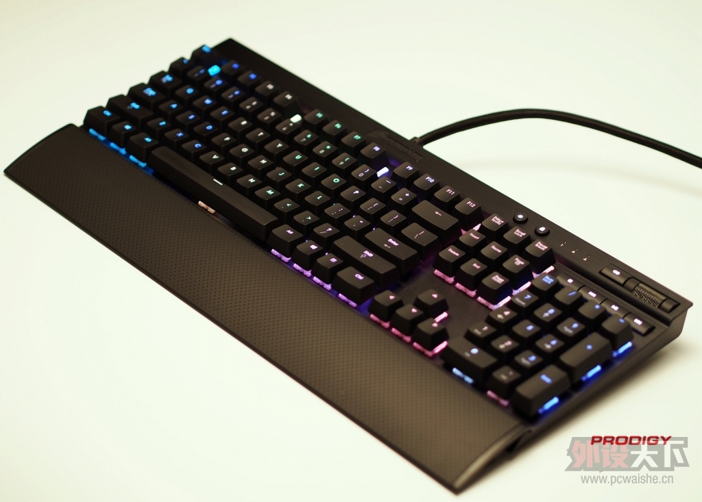 Ӽۼ䣿ɫʤȫ꣩CORSAIR K70 RGB 