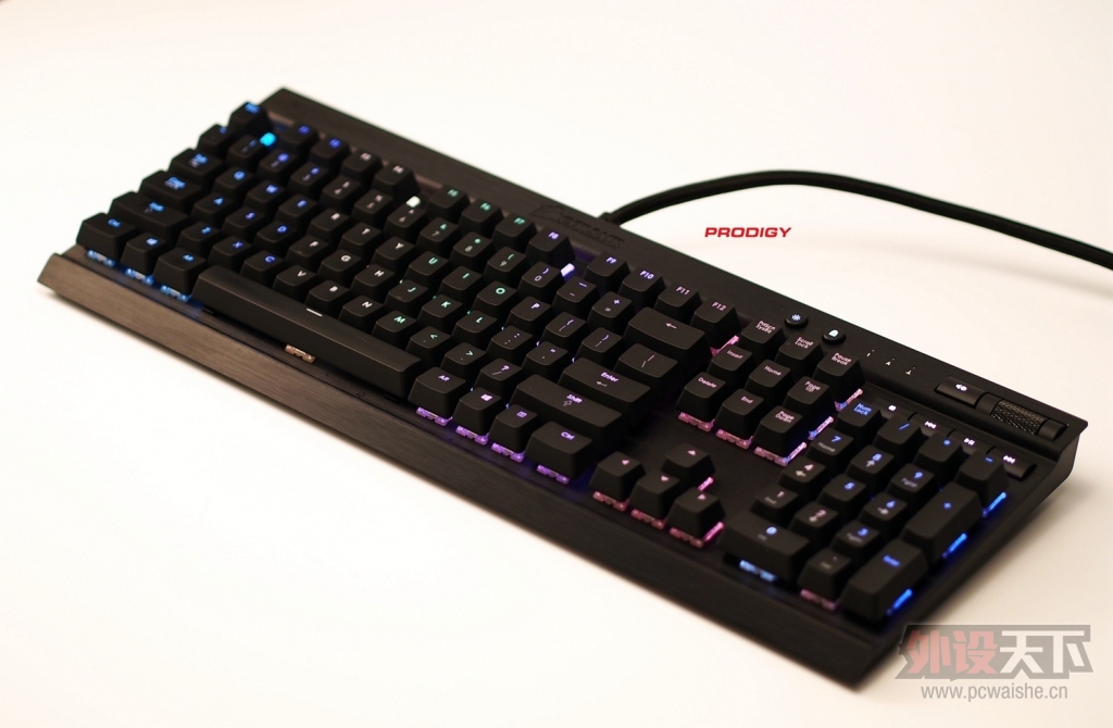 Ӽۼ䣿ɫʤȫ꣩CORSAIR K70 RGB 