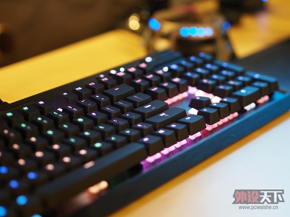 Ӽۼ䣿ɫʤȫ꣩CORSAIR K70 RGB 