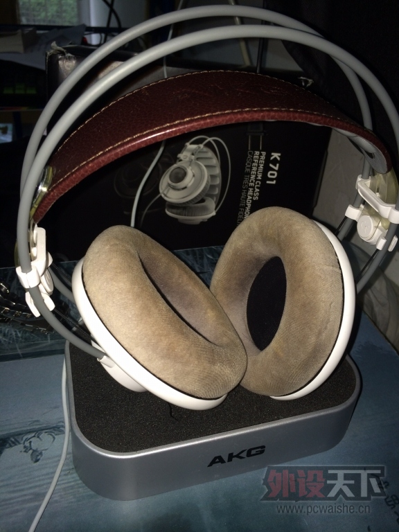 ����������һ�����۸�ײˣ���iPod������ŷ�ֱ���ϱ��������
