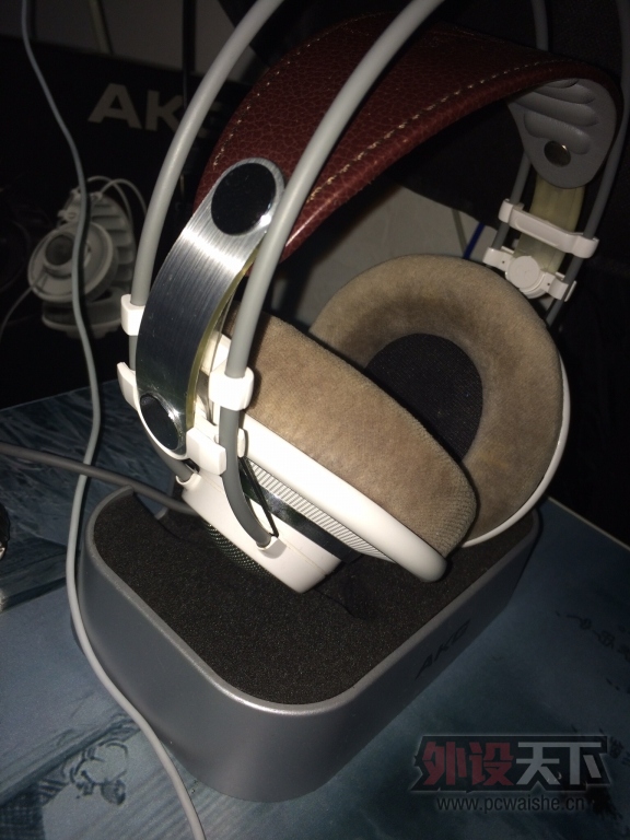 ����������һ�����۸�ײˣ���iPod������ŷ�ֱ���ϱ��������