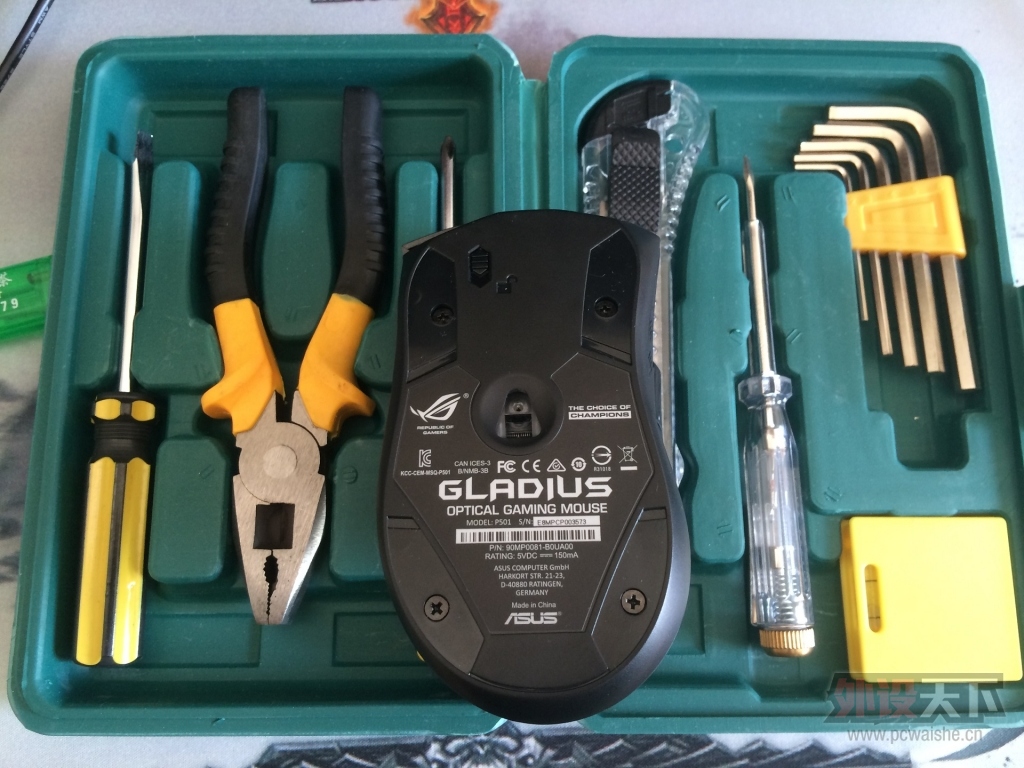 ���õ��������ܸ���΢������꣺ASUS ROG Gaming Mouse Gladius�򵥲�����⡣��