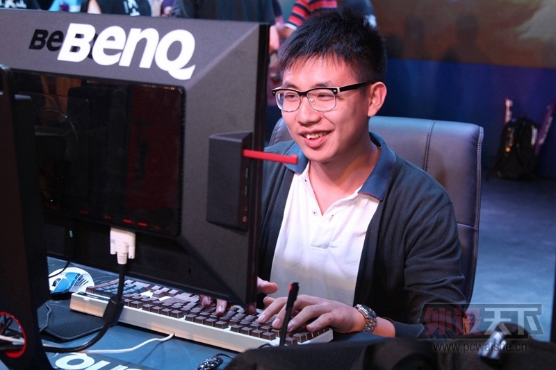 һ���콢��ճ���-BENQ��������.���ֻ�ɽ�����