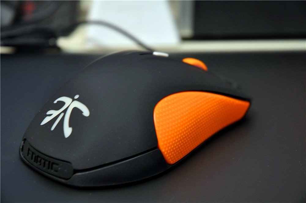 һĨɫķ顪СSteelSeriesFnaticսӰRival
