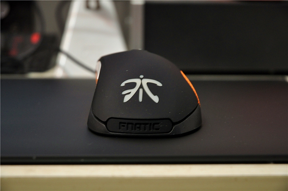 һĨɫķ顪СSteelSeriesFnaticսӰRival