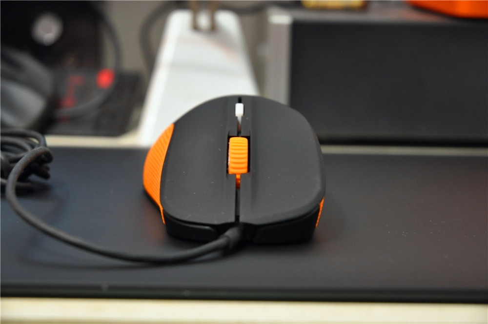 һĨɫķ顪СSteelSeriesFnaticսӰRival