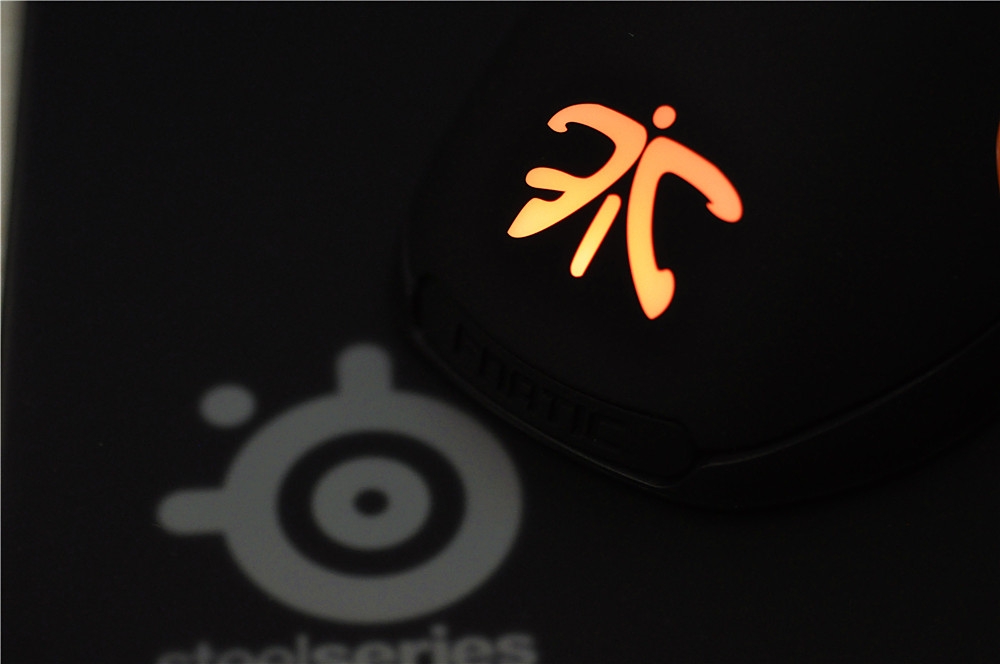 һĨɫķ顪СSteelSeriesFnaticսӰRival