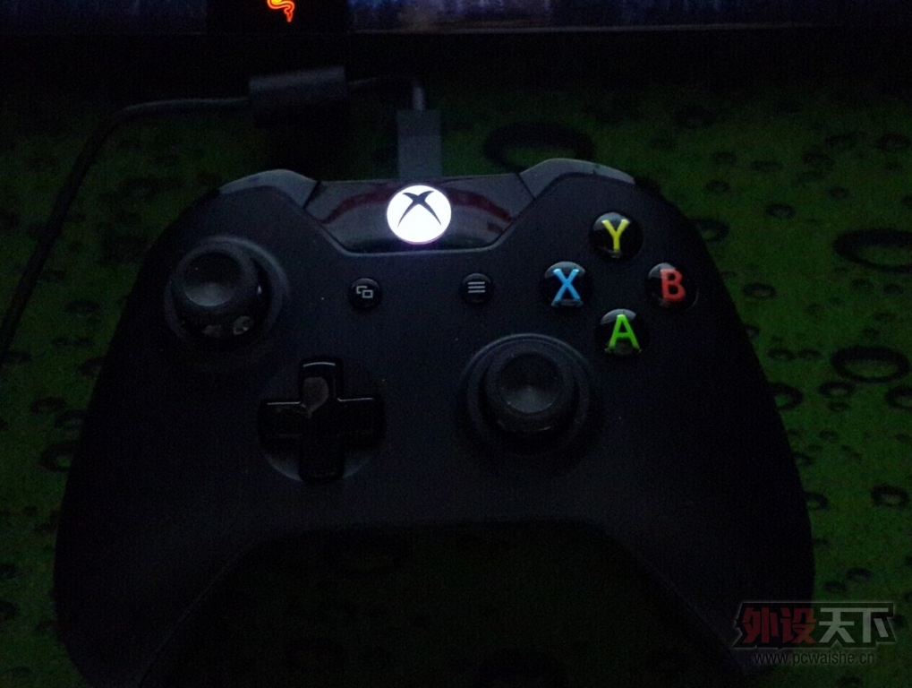 �����������۹���XBOX ONE�ֱ������װ �ڶ��� 400Ԫ