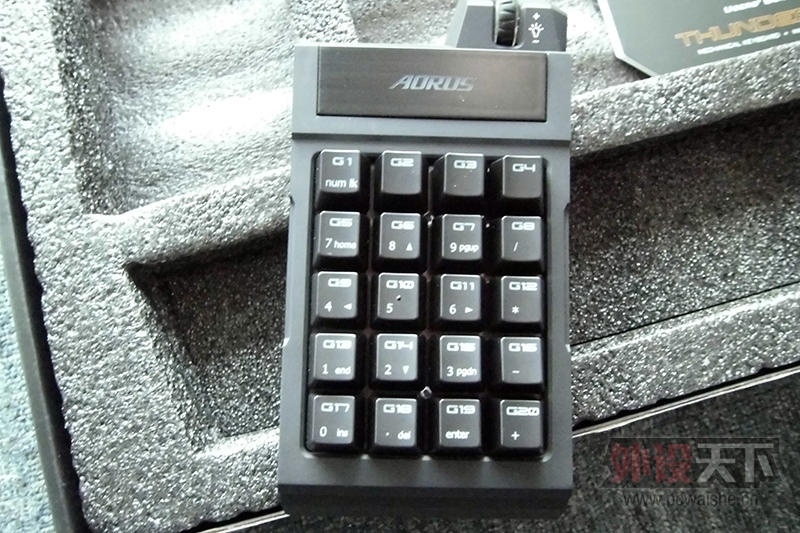 ���ص��أ�ȫ���׷�ʵͼ��AORUS�ɲ�ж������ͼ�գ�����
