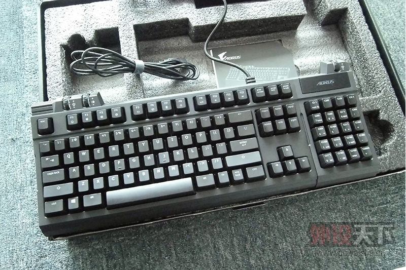 ���ص��أ�ȫ���׷�ʵͼ��AORUS�ɲ�ж������ͼ�գ�����