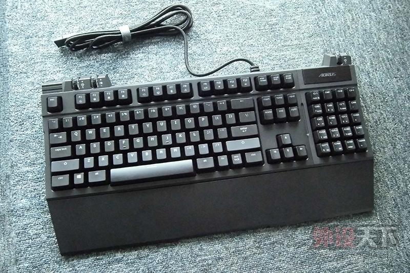 ���ص��أ�ȫ���׷�ʵͼ��AORUS�ɲ�ж������ͼ�գ�����