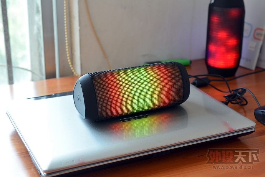 ��һ��������Ч��ֱ�棬���ٻ�Ӱ��JBL_ PULSE������������