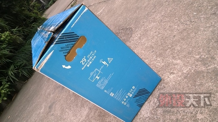 �����ݡ���DELL ����2913��ʾ�����л��ڱ����޻��㣬©��������Χ����