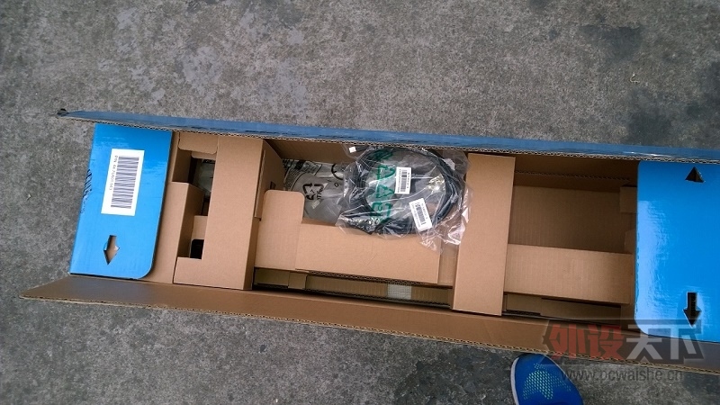�����ݡ���DELL ����2913��ʾ�����л��ڱ����޻��㣬©��������Χ����