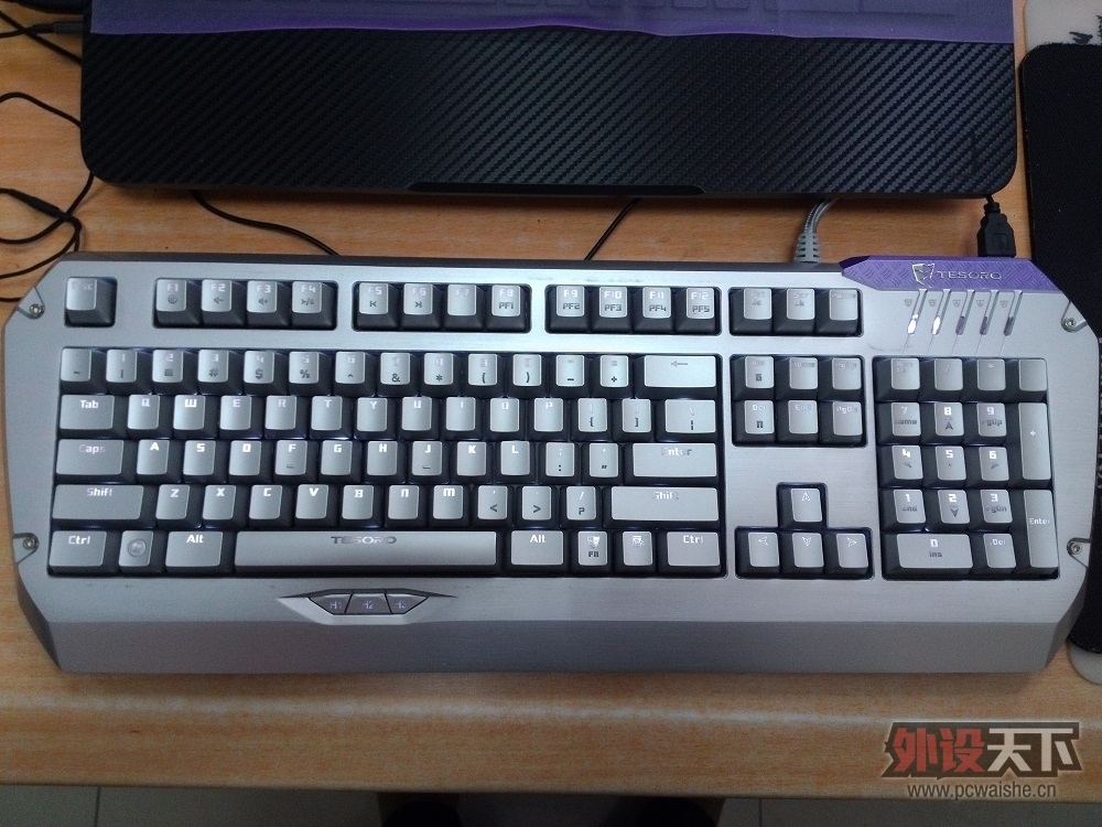 092601pyyzqqdaxqwbvank.jpg